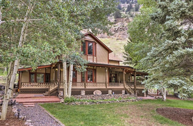 Family Home in Georgetown Walk to Town and Railroad