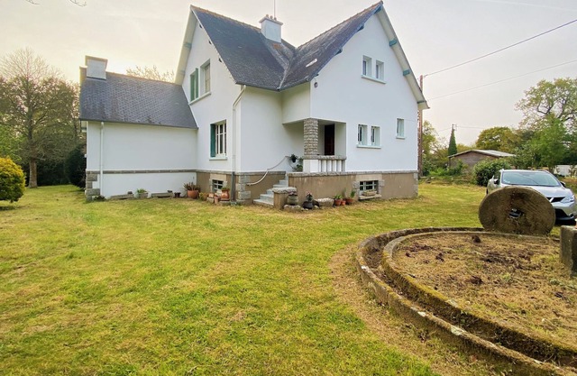Family home near the cost - 8 travellers