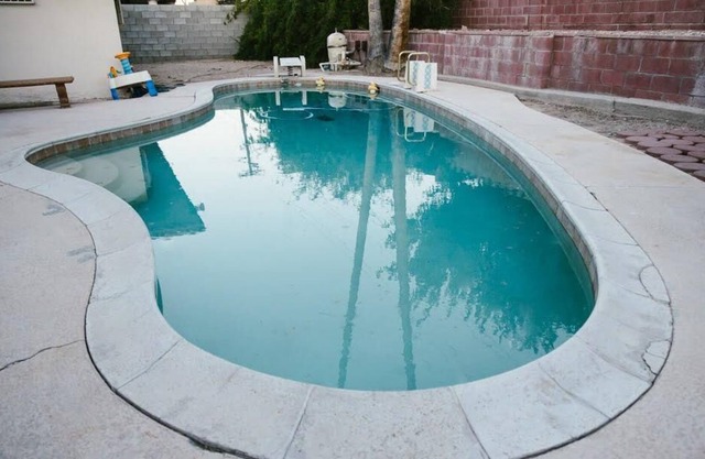 Family home, Swimming Pool, Great Neighborhood close Airport,Strip,Conventions