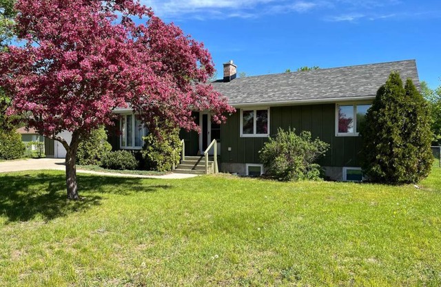 Family Home W/2 King, 2 Queen Beds + Game Room