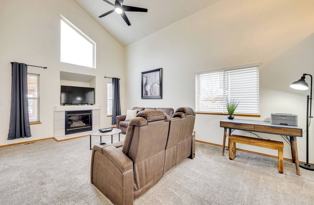 Family Home w/Yard in Colorado Springs