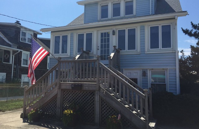 Family Memories Made Here! Great Multi-generational House On Beach Block