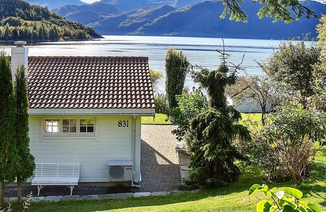 Family Oasis with Lake View-By Traum