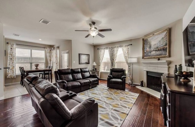 Family Own/Opp 4/3 3 Car Grg Keller ISD