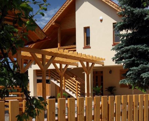Family Panzio es Apartman Hazak