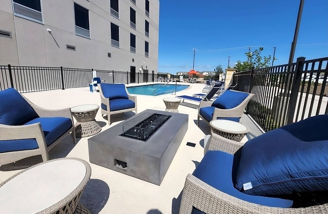 Family Retreat Close to Relaxing Lake Pflugerville | Free Breakfast | 4 Units