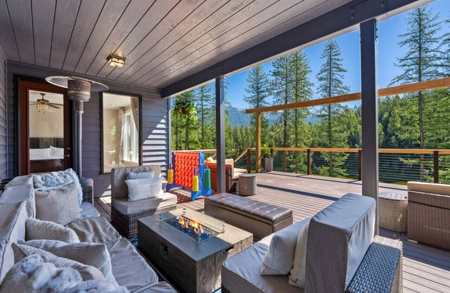 Family Retreat w/Fun Games and Mountain Views