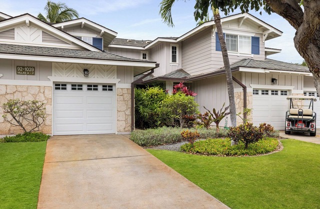 Family sized condo minutes walk from beach and golf course in Ko Olina Kai.