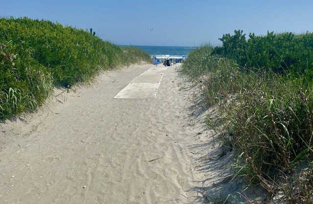 Family-sized townhome, less than 1 block from the beach!
