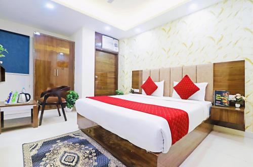 Family stay Prem Dlx Hotel -3'Minutes WalkFrom NDLS Railway Station