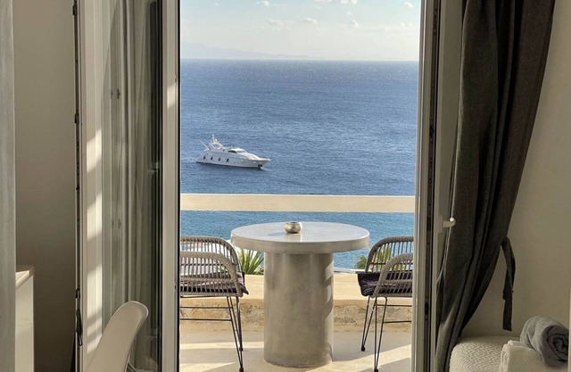 Family Studio: Sea View, Sharing Pool, Gym and bar
