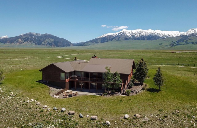 Family style home overlooking the Madison River