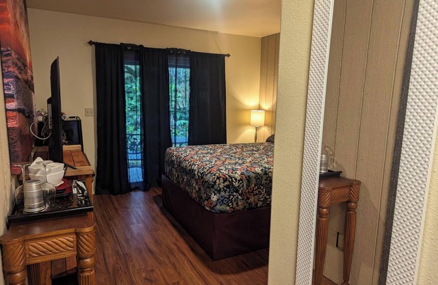 Family Suite #4 - 2 Rooms and Hot tub in quiet Volcano