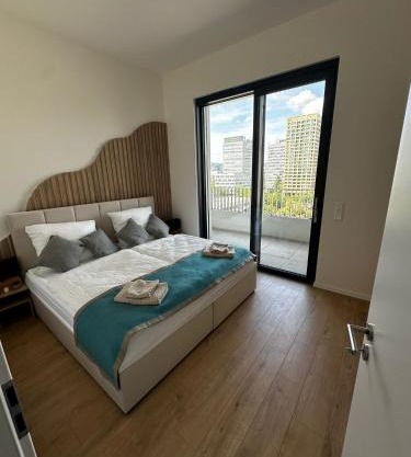 Fancy 2BR & 1LR Apartment Panoramic Sky View