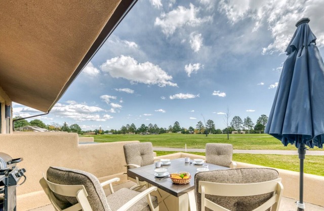 Fancy Like- 2 mi to Alto Lake/golf views/gorgeous!