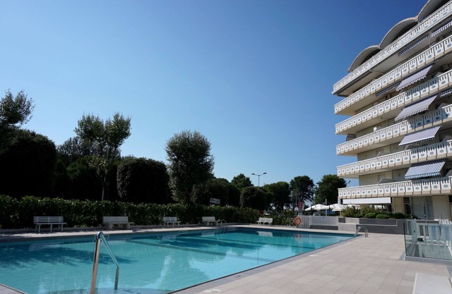 Fantastic flat with shared pool for 5 guests