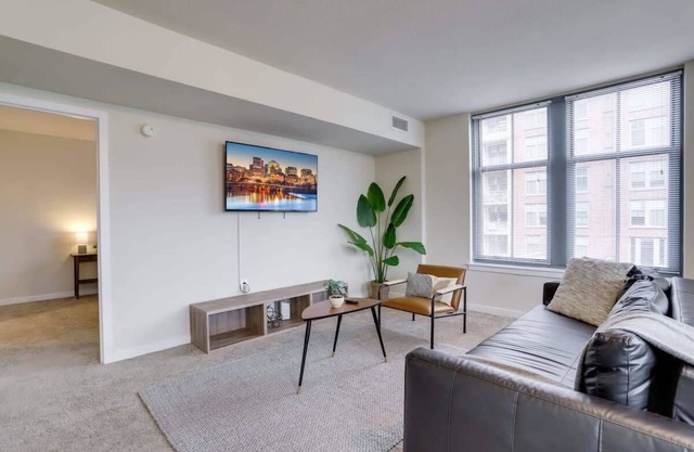 Fantastic 2/1 BR Apt in Pentagon City