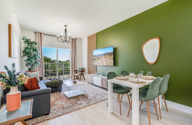 Fantastic 2/2 Apt in Hallandale Beach with WiFi, AC