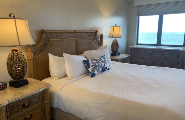 Fantastic 2 Bedrooms Apartment on Marco Island Beach