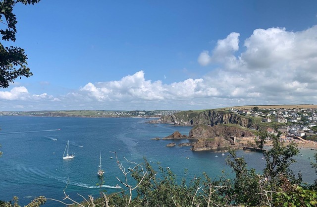 Fantastic beach house, ideally located 50m to the beach and the SW coast path.