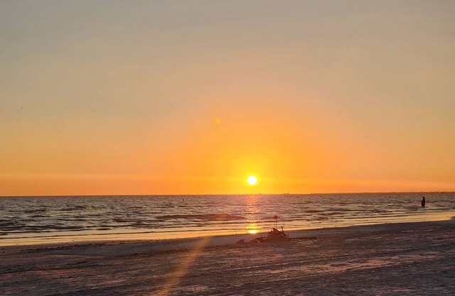 Fantastic beach Vacation for family fun. Just steps from the cozy condo!