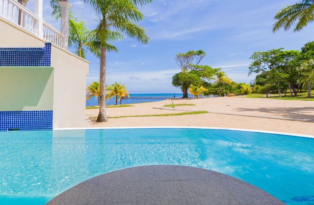 Fantastic beachfront 1 bedroom getaway