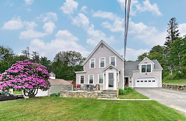 Fantastic cottage and apartment with fast WiFi, firepit, & furnished deck
