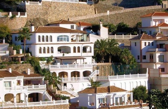 Fantastic, fun packed villa, near to beach, bars, restaurants with great views.