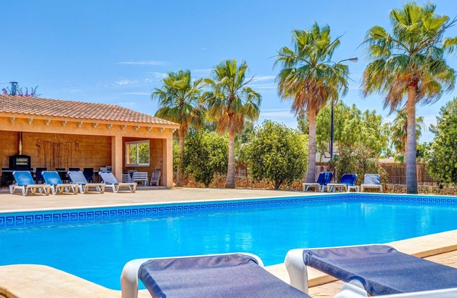Fantastic Holiday Home with Pool, Wi-Fi and Terrace; Parking Available