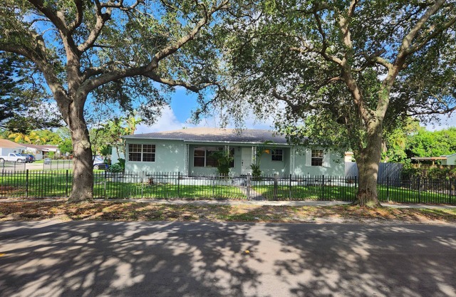 Fantastic Hollywood Home- 60 day Min Stay