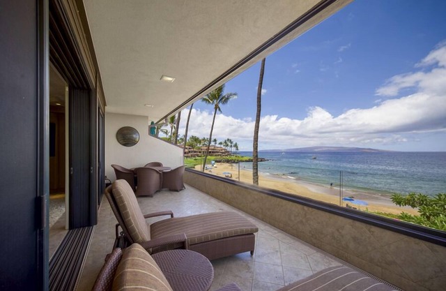 Fantastic Location - Beautiful Beach Front Condo -Makena Surf # B-207
