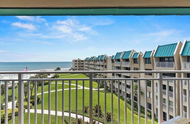 Fantastic Oceanview Condo by the Sea!