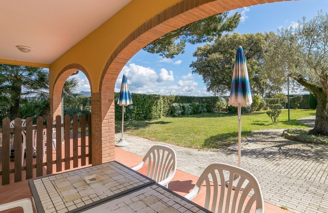 Farmhouse "Il Girasole - Grano" with Shared Pool & Wi-Fi