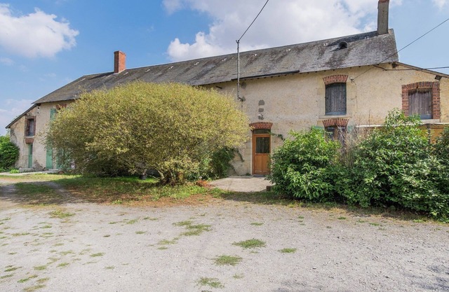 Farmhouse in Giroux near Forest & Lake