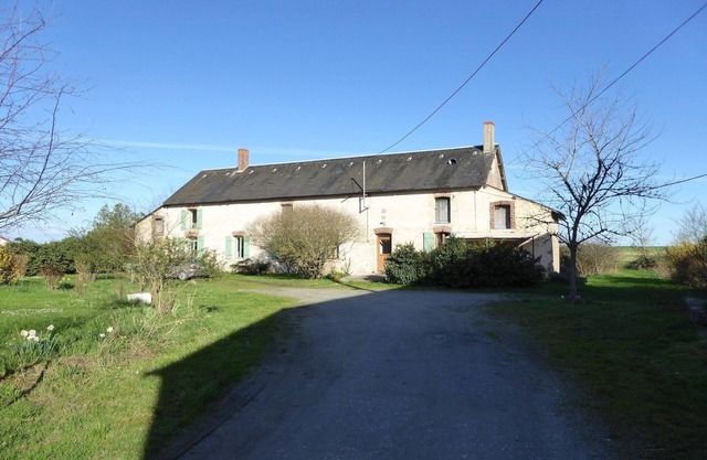 Farmhouse in Giroux near Forest & Lake