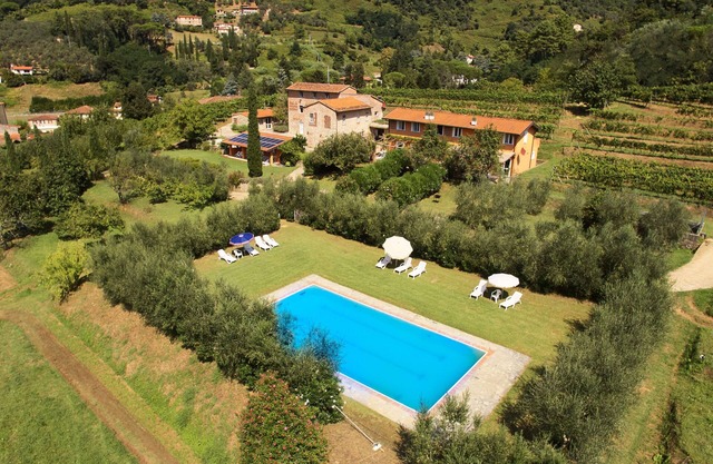 Farmhouse La Gianna - Apartment in the hills - Beach club in Viareggio included
