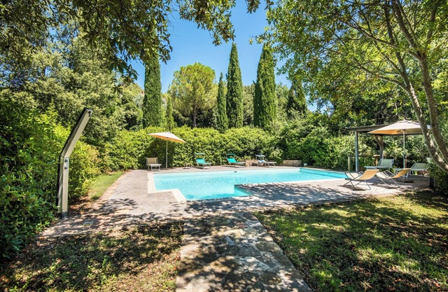 Farmhouse "Melograno Podere Giardino" with Shared Pool, Private Terrace & Wi-Fi
