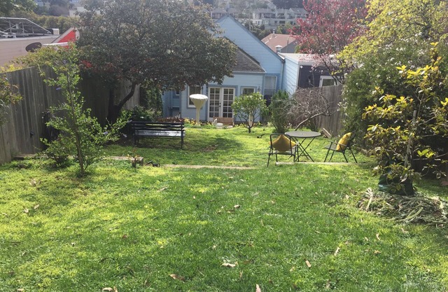 Farmhouse Victorian with Spacious BACKYARD