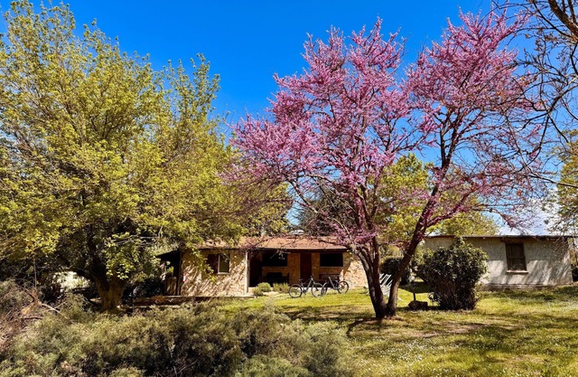 Farmhouse "Volpe" with Shared Pool, Private Terrace & Wi-Fi