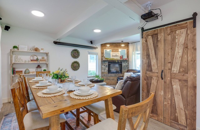 Farmhouse w/Private Hot Tub < 1 Mile to Birch Bay