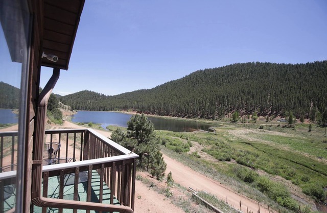 Fawn Haven On The Lake