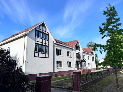 FC-Apartmenthaus Falkensee mit großem Garten und PKW Stellflächen