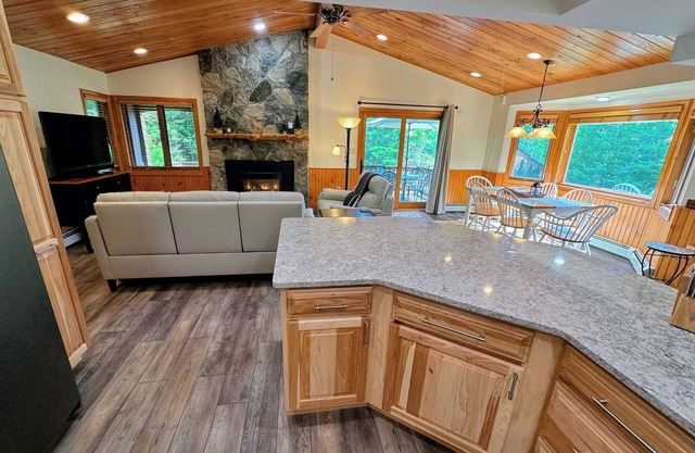 FC41 Renovated Ski-in Ski-out Forest Cottage