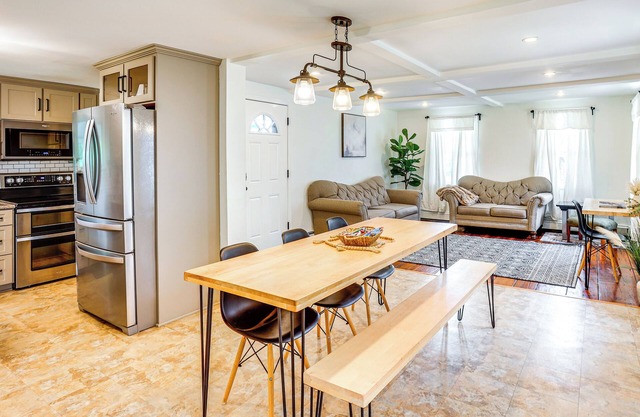 Fenced Backyard, Grill & Deck: Bernville Home!