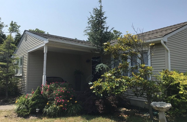 Fenced lot,dog friendly, strong WIFI, beach view, fire pit, budget, best memory