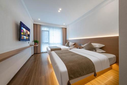 Fenghuang Luming B&B
