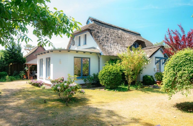 Ferienhaus Ankerherz - The house by the sea, 50 m to the beach and 800 square meter garden