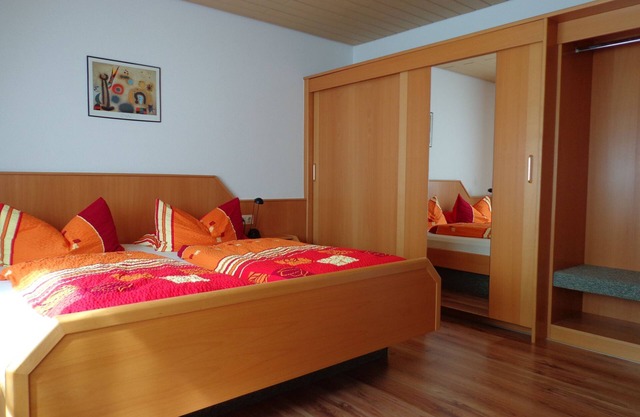 Ferienwohnung 1, 55qm, 1 Schlafzimmer, 1 Wohn-/Schlafzimmer, max. 5 Personen