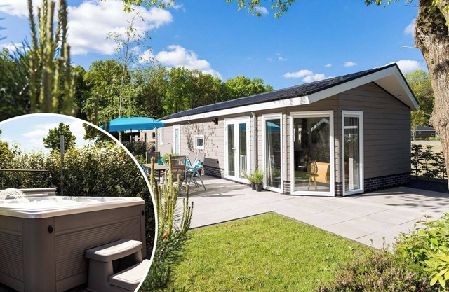 ✓ Ferox at Parc de IJsselhoeve ✓ Holiday home for 5 persons ✓ Located in Nieuwerkerk aan den IJssel (Zuid-Holland) ✓ Holiday park next to the IJssel ✓ Book directly through the park