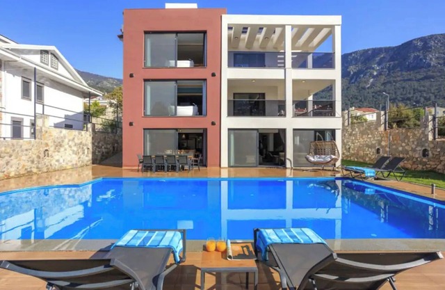 Fethiye Ölüdeniz de Özel Büyük Havuzlu Lüks Villa